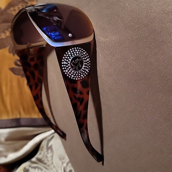 SOLD Tortoise Shield Sunglasses - Picture 5 of 8